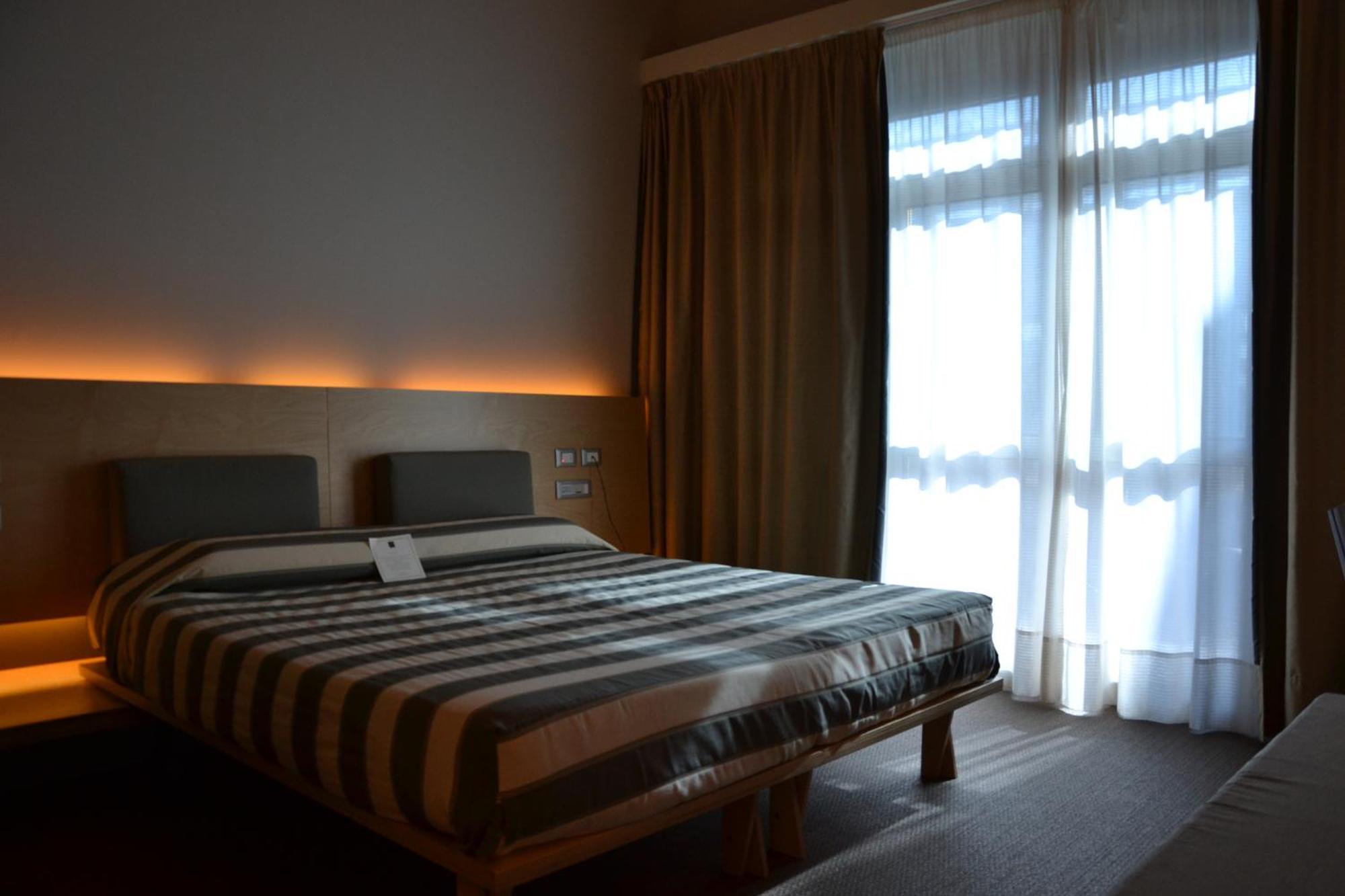 Terme Beach Resort Punta Marina Buitenkant foto
